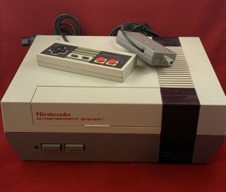 Vintage Nintendo Entertainment System (nes) With Controller & Rf Adapter 1985