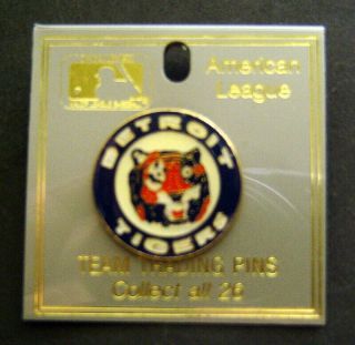 1985 Detroit Tigers Team Trading Baseball Pin American League 1 " On Silver Card