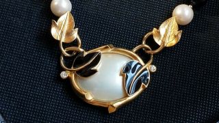 Vintage Signed Crown Trifari Enameled & Gold Tone Leaf & Bead Choker Necklace