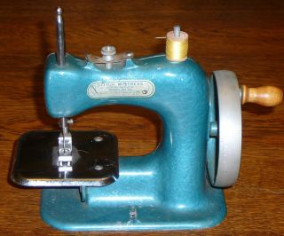 Vintage Child Sewing Machine Stitch Mistress Model 49 Genero