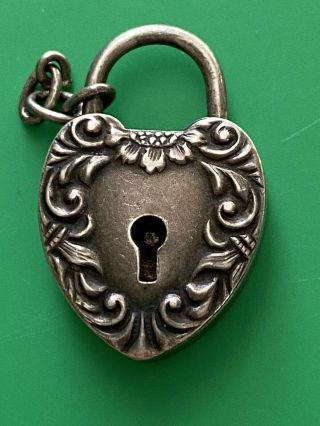 Sterling Silver Heart Vintage Charm Embossed Padlock No Key 3.  8 G (20 - 9)