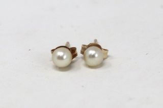 A Pair Vintage 9ct Yellow Gold Round Cultured Pearl Studs 30763