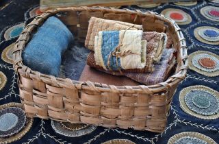 Vintage Primitive Sewing Basket with sewn in pin keep and vintage Quilt scraps 2