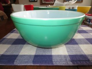 Vintage Pyrex Primary Green No Number Nesting Mixing Bowl - 2 1/2 Quart