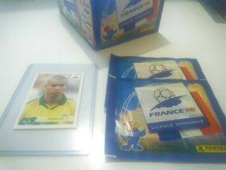 Ronaldo Sticker 28 Panini France 1998 World Cup,  2 Pochettes France 98