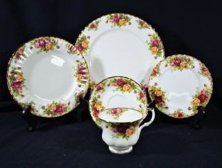 Royal Albert Old Country Roses 5 Piece Place Setting - Vtg Plates,  Cup & Saucer