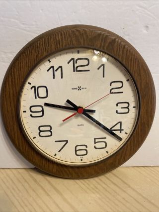 Vintage Howard Miller Round Solid Wood 10 1/2” Usa Quartz Wall Clock.  (b2)