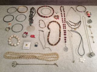 Costume Jewelry Over 12 Pounds Vintage To Modern Necklaces Bracelets Pins,  More