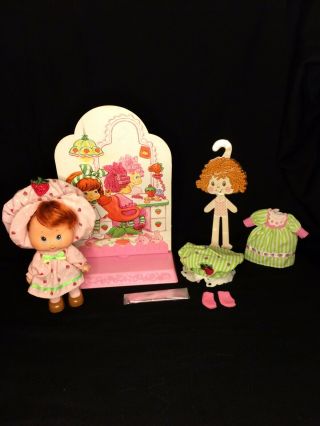 Vtg Strawberry Shortcake Doll Berry Best Display Stand Extra Outfit Thq 1991