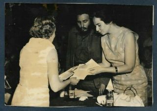 1960 Cuba Revolution Fidel Castro & Raul Castro´s Wife Vilma Espin Vtg Photo Y57