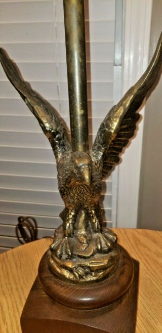 Vintage Brass Wooden American Eagle Patriotic Table Lamp 2