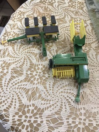 Vintage Ertl Diecast 1/16 Scale John Deere 4 Row Planter And Hay Bale Toy