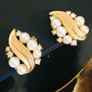Vintage Crown Trifari Faux White Pearl Rhinestones Clip On Earrings Gold Tone
