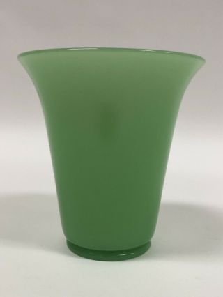 Vintage Mid - Century Green Jadeite Vase Possibly Fenton