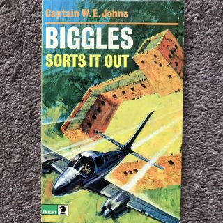 Biggles Sorts It Out By Captain W E Johns (vintage Paperback)