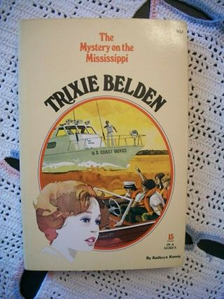 Trixie Belden 15 - The Mystery On The Mississippi (oval Paperback)