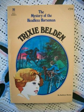 Trixie Belden 26 - The Mystery Of The Headless Horseman (oval Paperback)