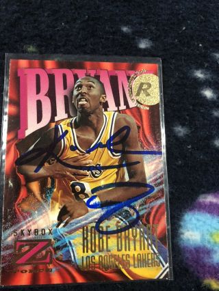 1996 - 97 Kobe Bryant Skybox Z Force Rc Rc 142 Autographed @ The 2004 Finals