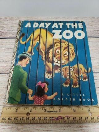 Vintage Children ' s Book A Day at the Zoo 1950 Little Golden Book by M.  Conger 2