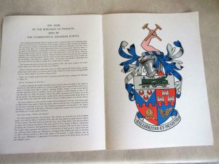Arms Of The Commonweal School By David Christie - Murray & Dan Escott,  Heraldry