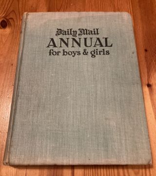 Vintage Daily Mail Annual For Boys & Girls Green Cover C.  1944
