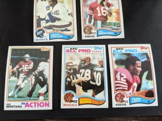 1982 topps complete football set (1 - 528) NM - MT,  Taylor & Lott Rookies,  Montana 3