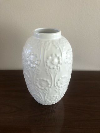 Vintage Kaiser Mat White Vase 9 1/2 Inches