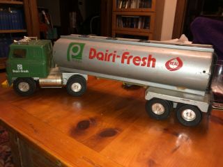 Ertl Publix Dairi - Fresh Milk Tanker Tractor Trailer 1:18 Scale " Vintage "
