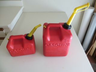 Chilton Vintage 2 1/2 2.  5 & 1 Gallon Plastic Vented Gas Cans Gasoline Cans