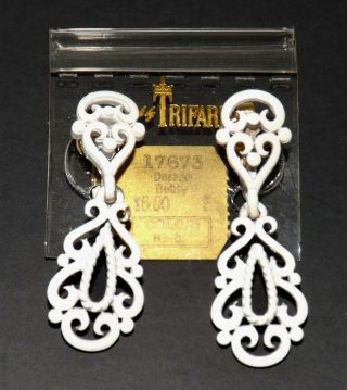 Crown Trifari White Enamel Clip On Dangle Earrings Nos On Card Vintage Rare