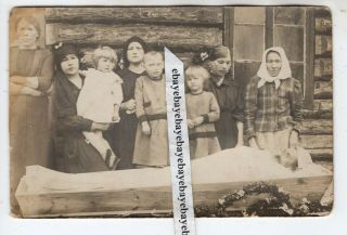 1921 Open Coffin Man Post Mortem Wife Girls Antique Photo