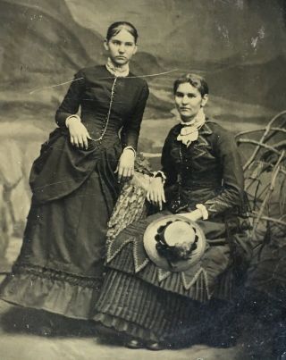 Antique American Two Young Ladies Sisters Portrait Tintype Photo