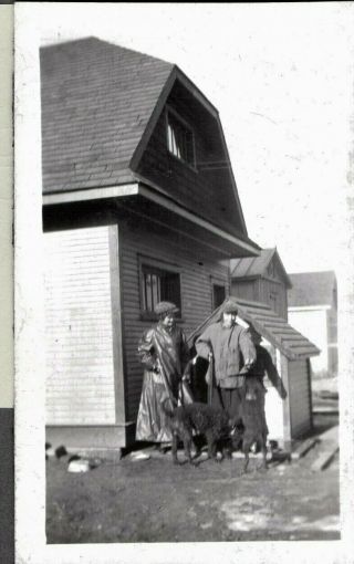 Vintage Photograph Girls Guns/shotguns Ducks Hunting Dogs Regina Canada Photo
