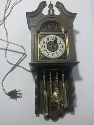 Rare Vintage Spartus Electric Pendulum Wall Clock Brown Plastic Mod 5486