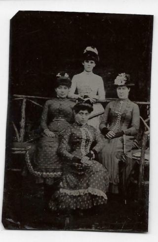 TINTYPE PHOTO T445 GROUP OF 4 WOMEN W/ TINTED CHEEKS POSING - 2 IN POLKA DOTS 2
