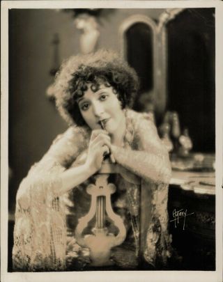 1928 Press Photo Movie Scene Silent Film Star Madge Bellamy Mother Knows Best