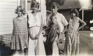 1930’s Vtg Photo School Girls Boys Brothers & Sisters Siblings Pose