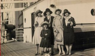 23763 Greece 1930s.  Four Women & A Girl (all With Hats) On Board.  Photo Pc Size