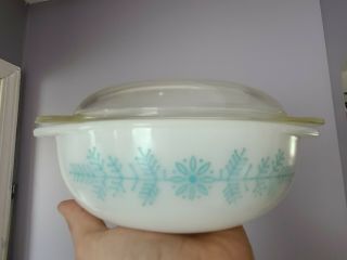 Vintage Pyrex Frost Garland Turquoise Casserole Dish 023.  1 1/2 Qt.  Very Rare