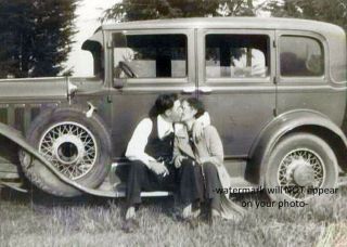 Bonnie & Clyde Kissing Photo 1932 Ford Car Photo Prohibition Wanted Gangster Fbi
