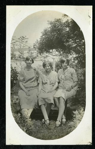 Vintage Photo Pretty Flapper Girls Pose In The Garden 1920 