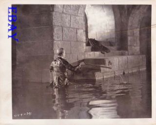 Lon Chaney Dumps Water Out Of A Piece Of Pipe Phantom Of The Opera Rare Photo