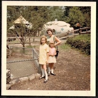 Vintage Photograph Mom W/ Two Cute Little Girls At The Zoo