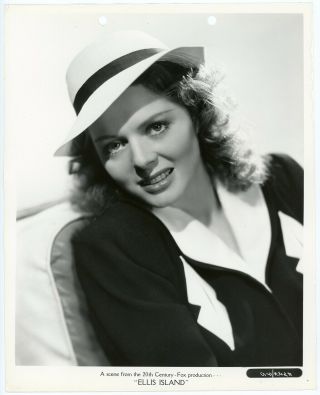 Actress Arleen Whelan In Stylish Gwen Wakeling Designs Photograph 1938