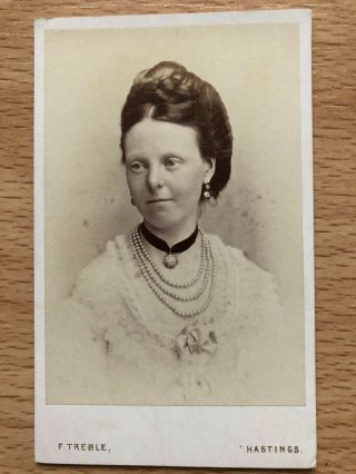 Carte De Visite Cdv - Young Lady,  Pearl Necklaces - F Treble,  Hastings - 1870 
