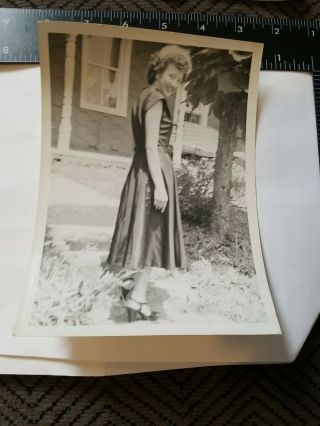 Vintage C1940s B&w Photo Girl Woman Posing For Camera