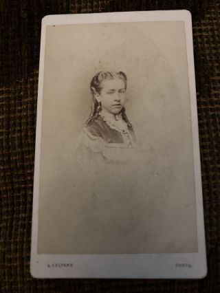 Victorian Cdv Vignette Photo Young Woman,  Ringlets - S.  Eastham,  Manchester