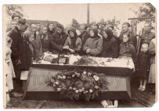 40s WWII Hero ORDERS Funeral Post mortem Women Young girls crying USSR old photo 2