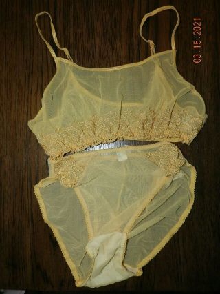 Olga Yellow High Cut Panties Size 7 Style 23043 1980 