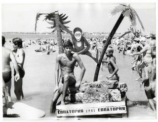 9 X 7 In - Vintage Holiday Photo Swimmer Boy Athlete Boat Beach Artistic L1093f